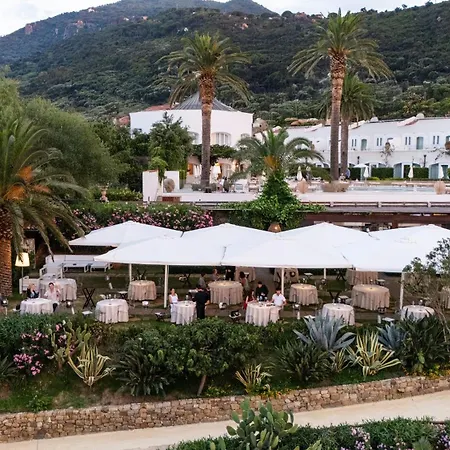 Le Calette Bay 4* チェファル