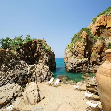 Le Calette Bay 切法卢
