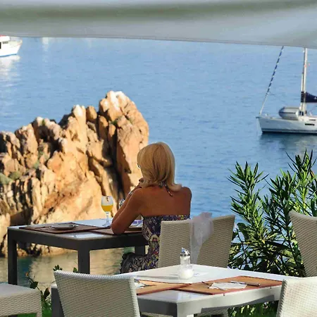 Le Calette Bay 4* チェファル